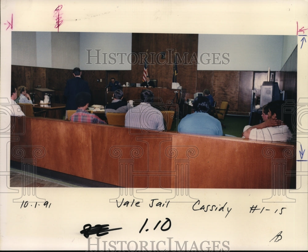 1991 Press Photo Prisoners in Malheur County's court watch orb64262