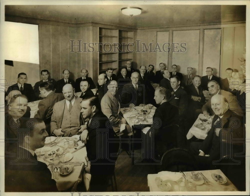 1934 Press Photo Retail Merchants Committee Dinner to Jack Luihn - orb71136- Historic Images