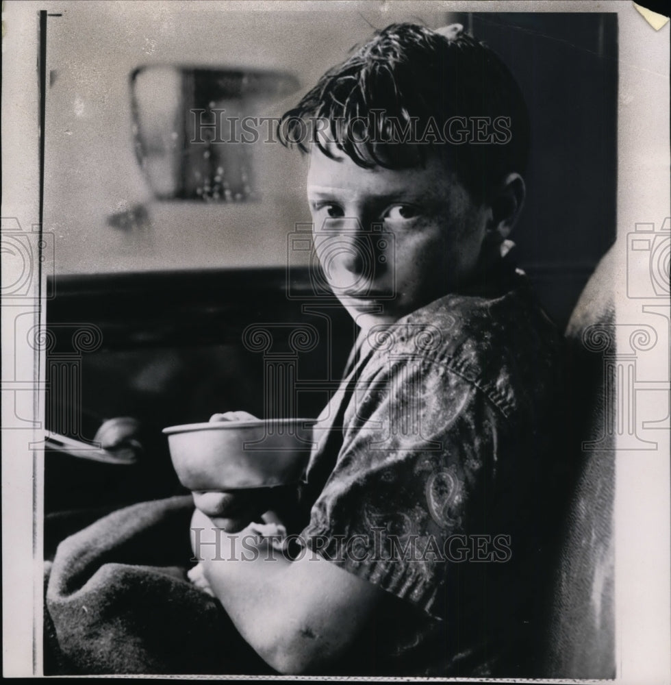 1966 Thomas Morrison had bowl of soup when he was found after lost - Historic Images
