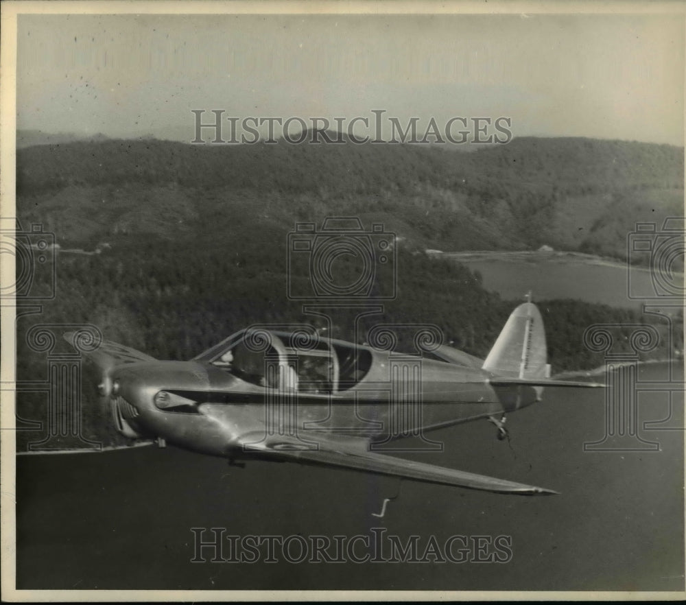 1946 Valker flies at 1000 - Historic Images