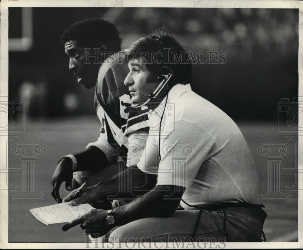 1977 Press PhotoSam MCullum, Seahawks wide receiver &amp; Sam Boghosian, Asst. Coach - Historic Images