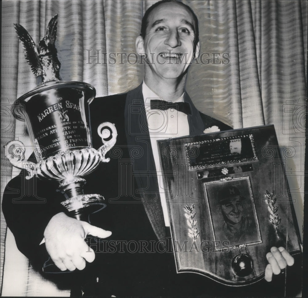 1962 Warren Spahn carries Associated Press Veteran Athlete award-Historic Images
