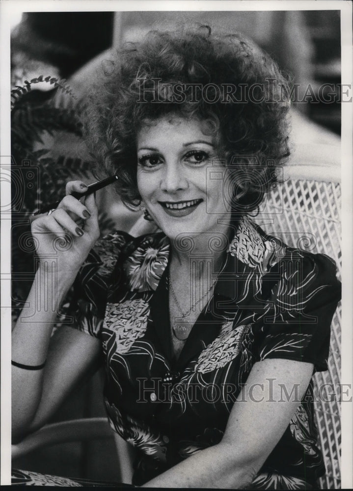1974 Press Photo Award-winning writer, producer &amp; actress, Joanna Lee- Historic Images