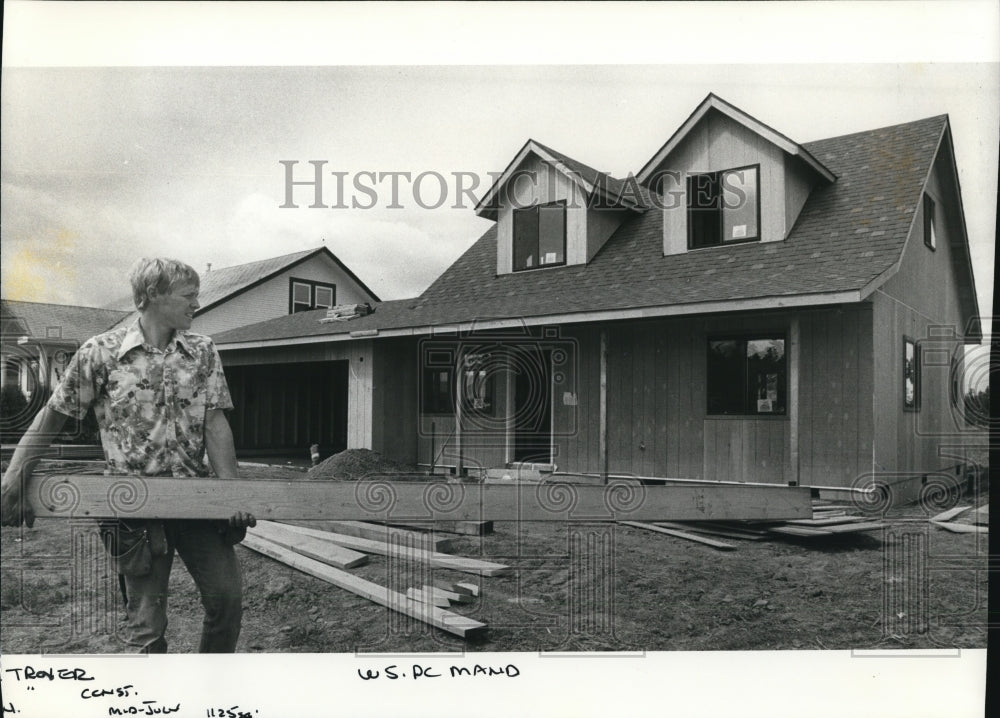1988 Press Photo Tony Troyer build house to raise money for young liver patient- Historic Images