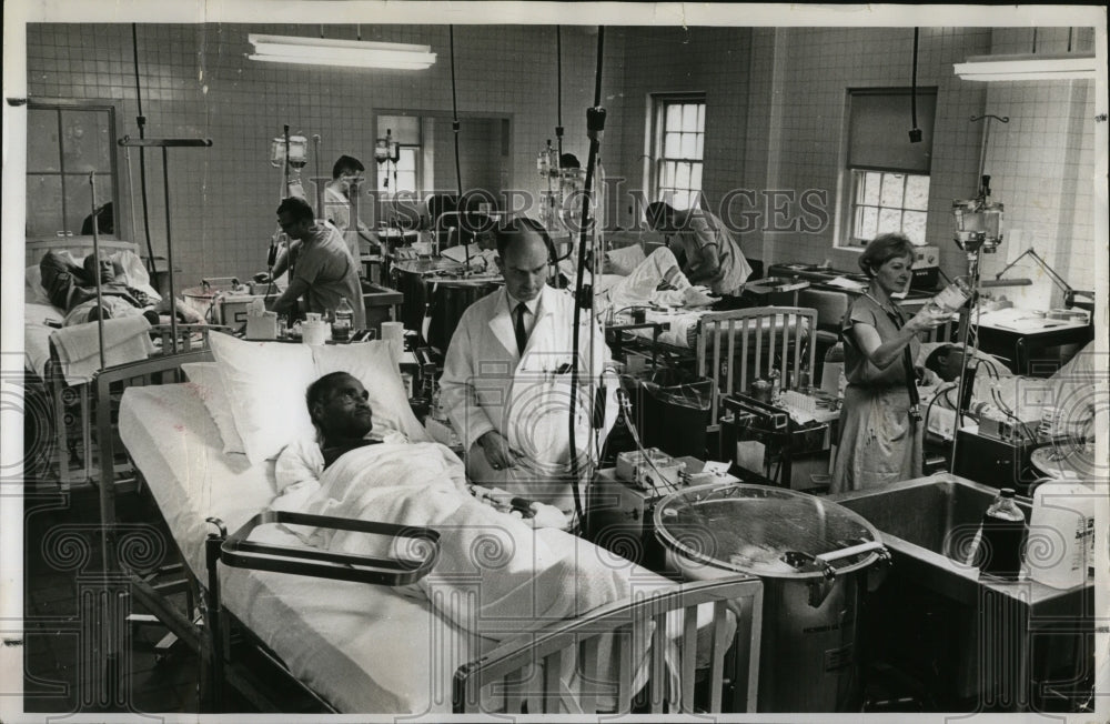 1967 This Portland hospital room contains five artificial kidneys-Historic Images