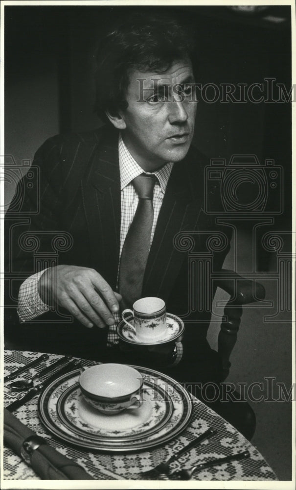 1982 Press Photo Michael Doulton, 5th generation of Royal Doulton family- Historic Images