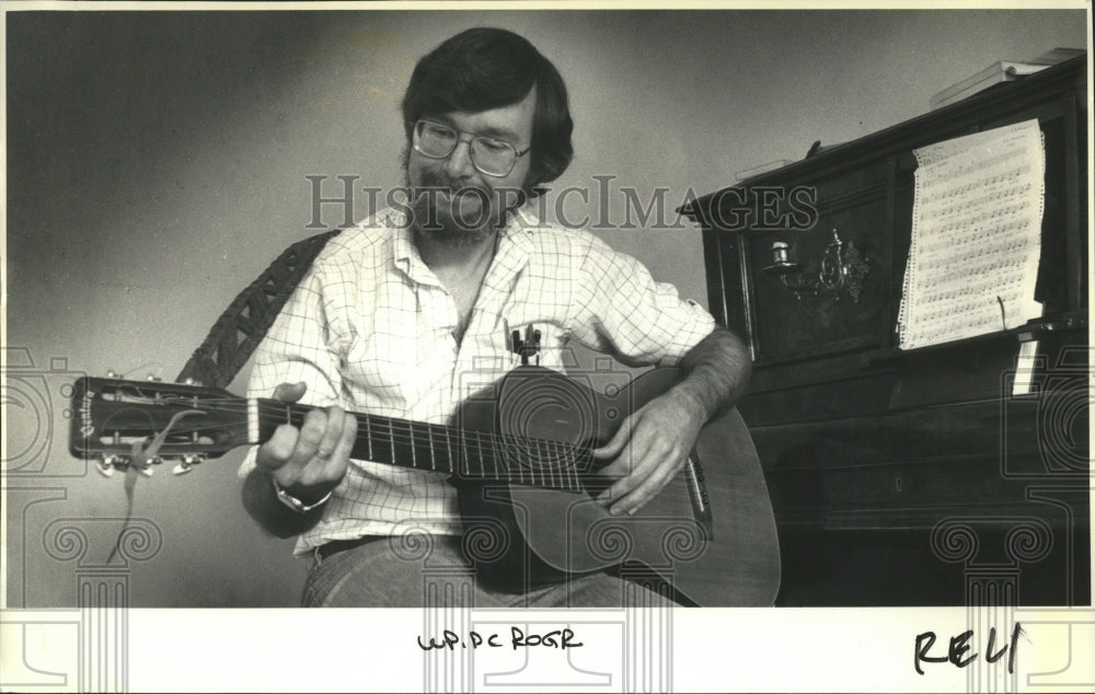 1990 Press Photo Roger Reynolds writes music for Eucharist Sunday celebration- Historic Images