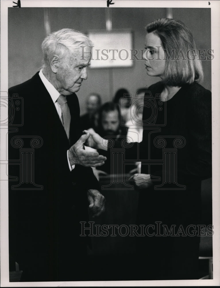 1989 Press Photo Susan Dey and Lew Ayres in LA Law - Historic Images