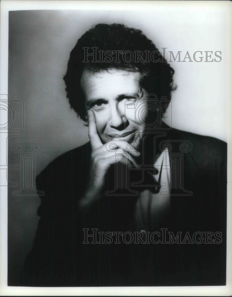 1992 Gary Shandling on It&#39;s Gary Shcndling&#39;s Show - Historic Images