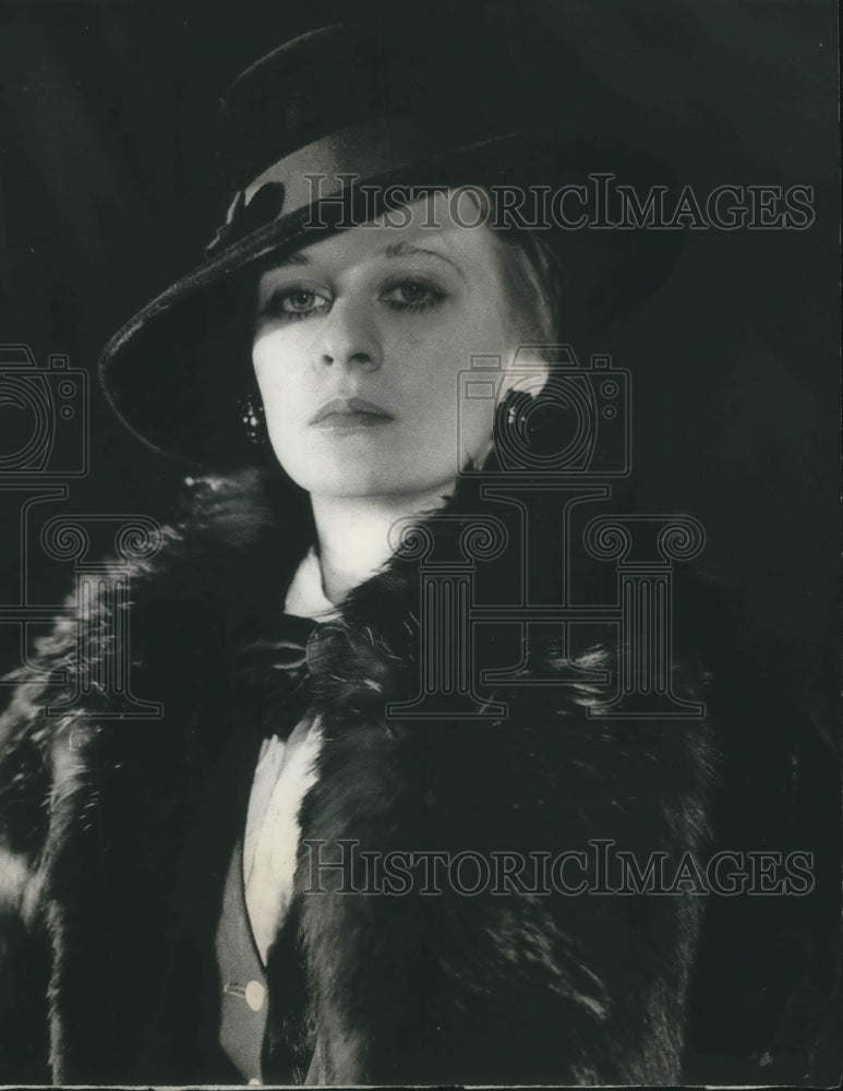 1977 Press Photo Leigh ClarkGranville American Actress Jewel Box Port