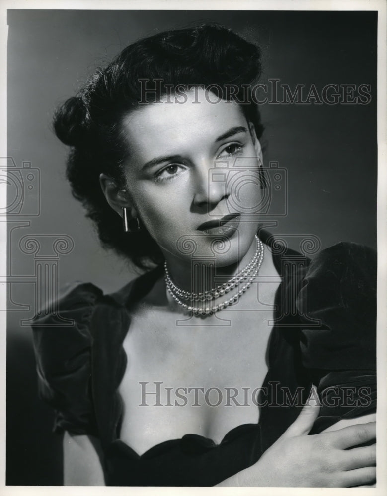1949 Frances Laffert stars in Mr. District Attorney - Historic Images