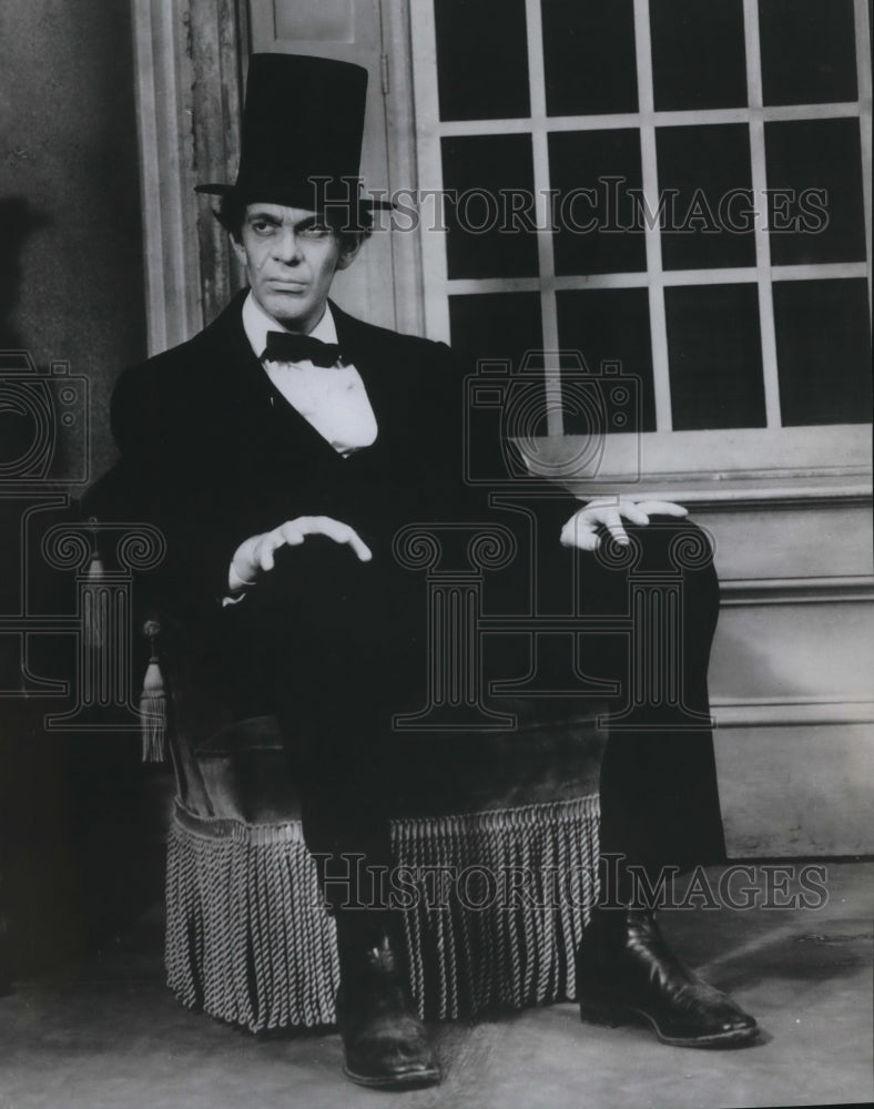 1950 Raymond Massey as he stars in Pulitzer Prize Playhouse - Historic Images
