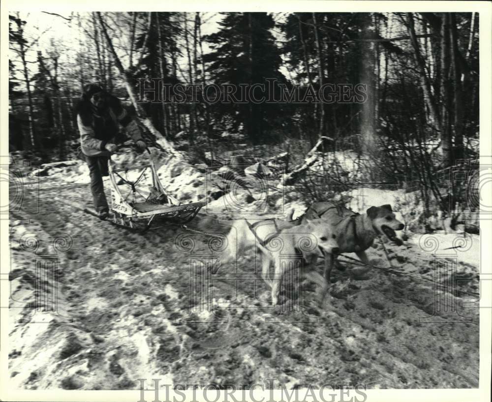 1981 Press Photo George Attla at World Championship Dog Sledding Race in Alaska - Historic Images