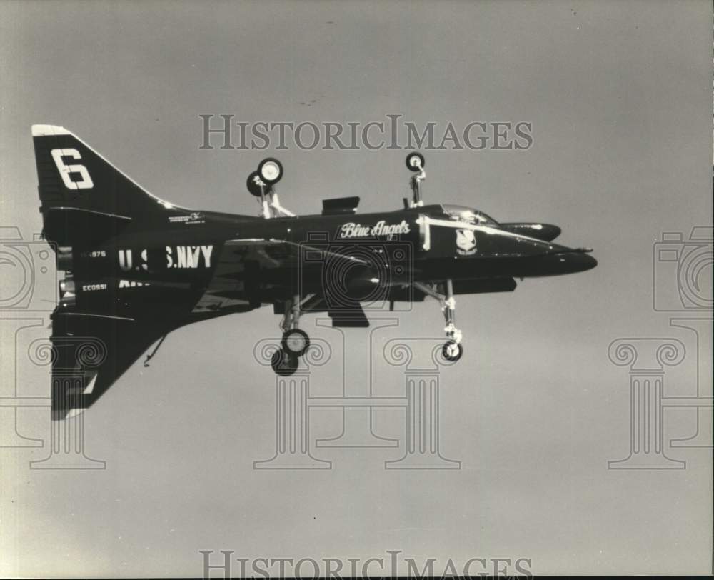 1983 Press Photo US Navy&#39;s &quot;Blue Angels&quot; perform stunt maneuver during flight- Historic Images