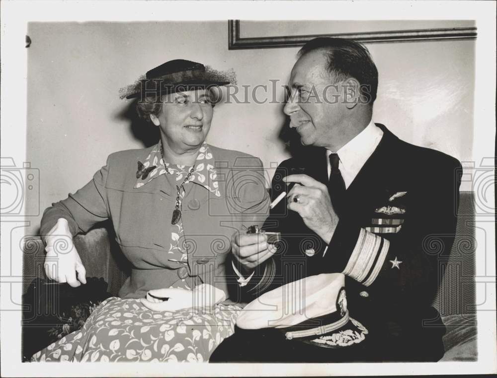 1942 Press Photo Navy Admiral Frederick Sherman, Wife in New York Interview - Historic Images