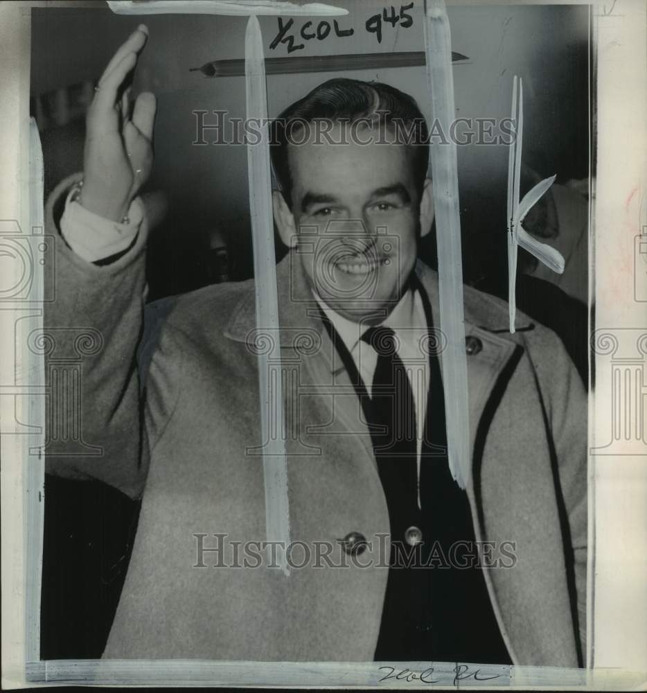 1955 Prince Rainier of Monaco waves hand upon arrival in New York-Historic Images