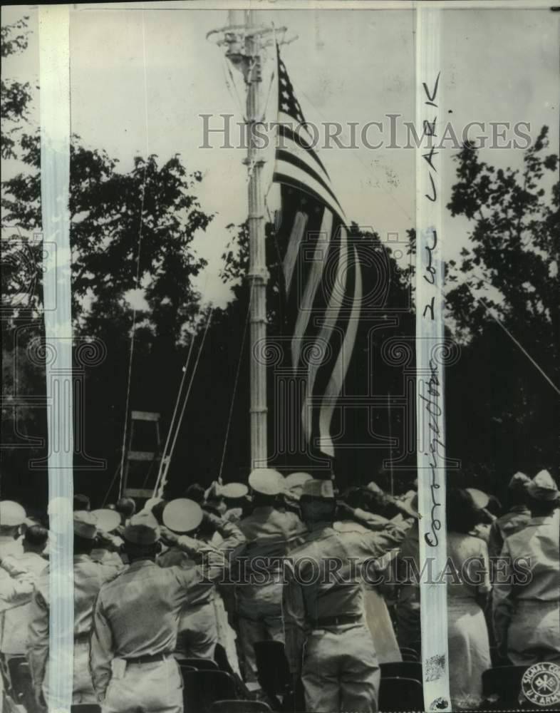 1947 American &amp; Philippine soldiers stand at attention, Manila Bay - Historic Images