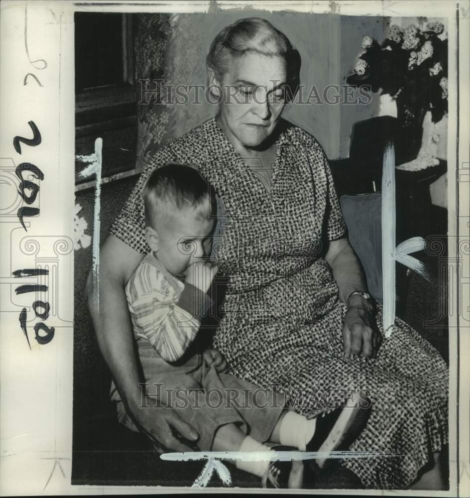1960 Oliver W. Powers, mother of Francis, hugs grandson Bryan Melvin-Historic Images