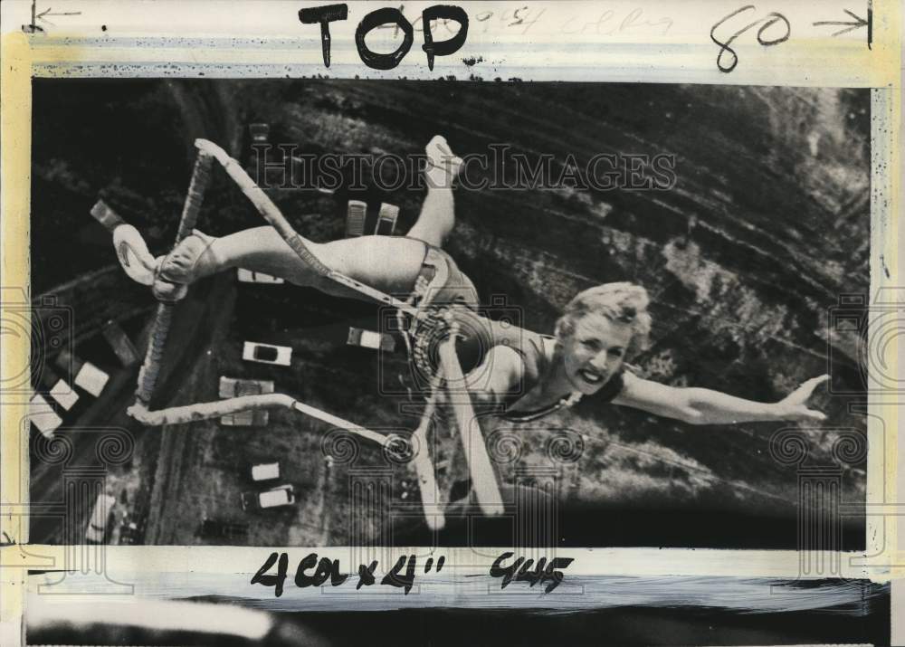 1958 Press Photo Vernia Atterbury&#39;s trapeze act at North Carolina State Fair - Historic Images