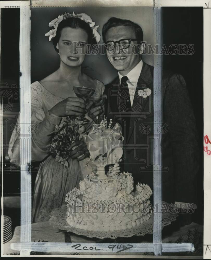 1956 Heiress Gloria Vanderbilt &amp; Sidney Lumet&#39;s wedding, New York-Historic Images