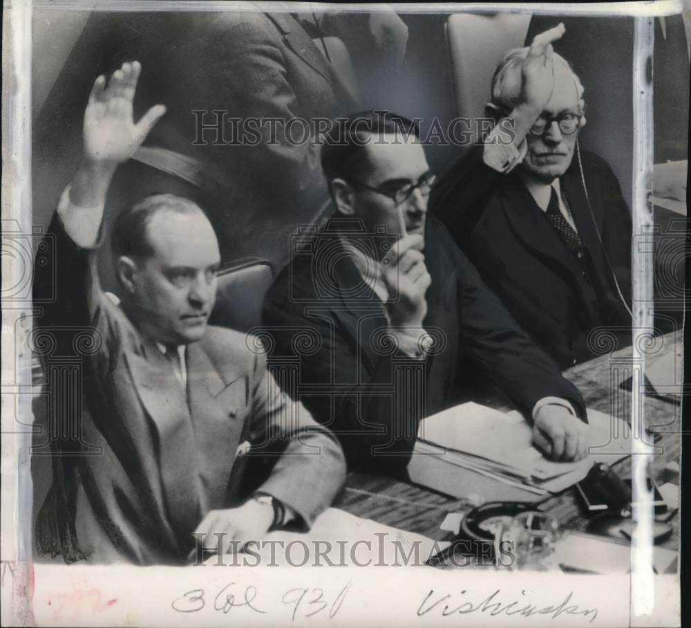 1953 Press Photo United Nation Representatives vote &quot;yes&quot; on Korean truce talks- Historic Images