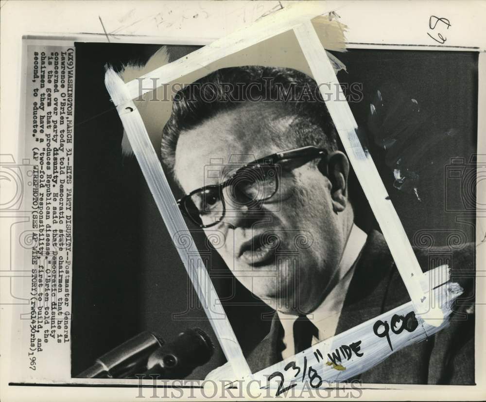 1967 Press Photo Lawrence O&#39;Brien talks of disunity to Democratic chairmen in DC- Historic Images