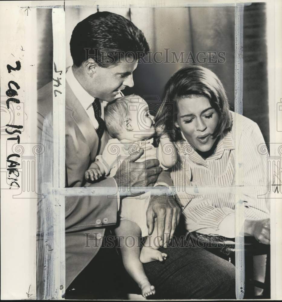 1964 Press Photo Rick Nelson & baby Tracy Nelson pulling mom Kris Nelson's hair- Historic Images