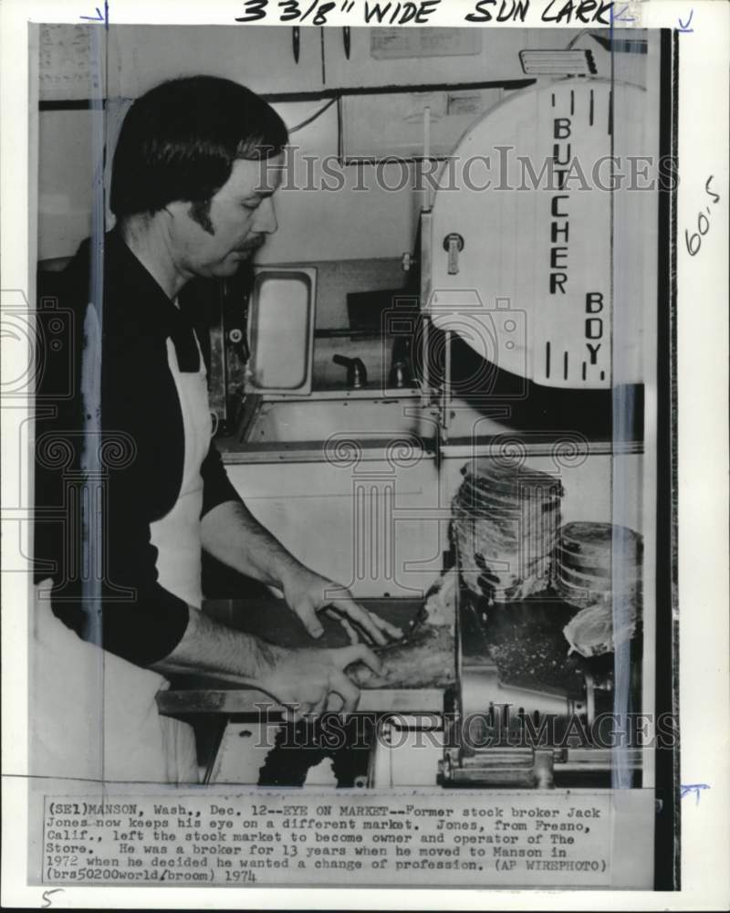 1974 Press Photo Jack Jones slicing meat at The Store in Manson, Washington - Historic Images