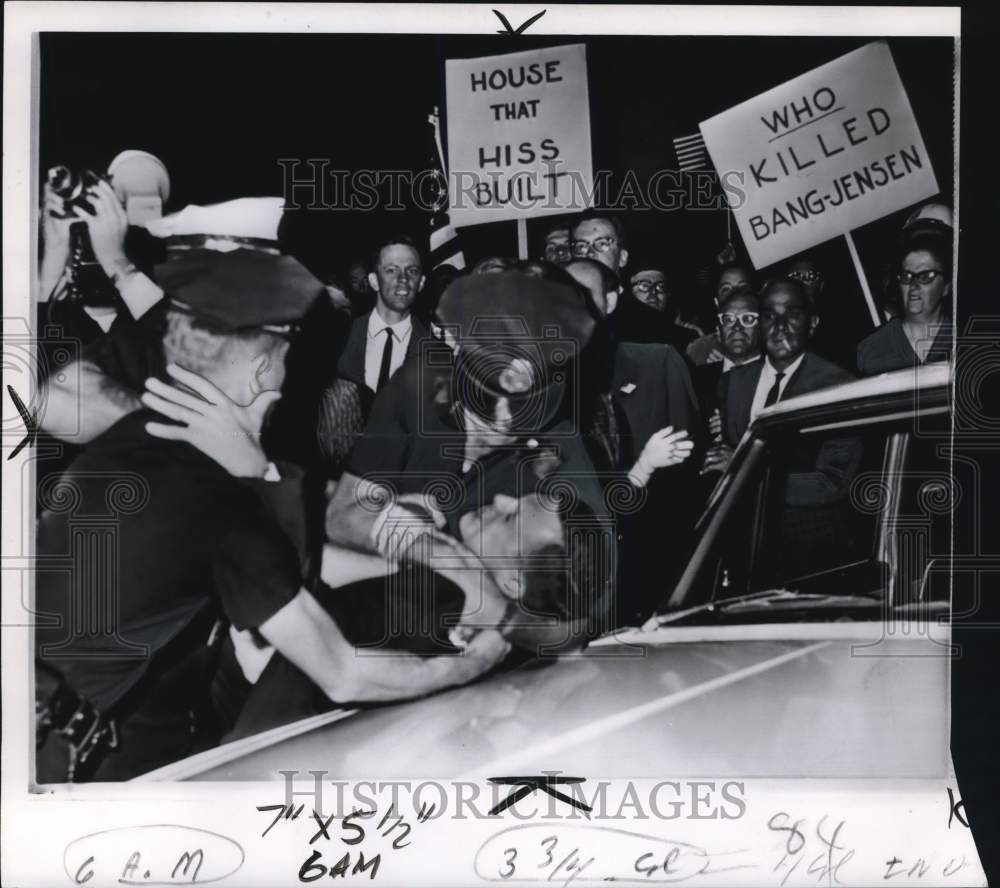 Press Photo Police wrestle with protester at demonstration - pio18979 - Historic Images