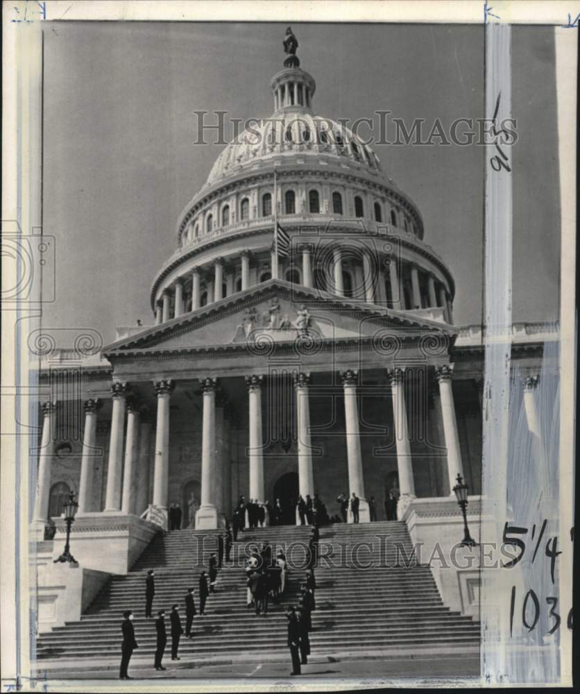 1969 Press Photo Senator Dirksen&#39;s casket carried into the Capitol in DC- Historic Images