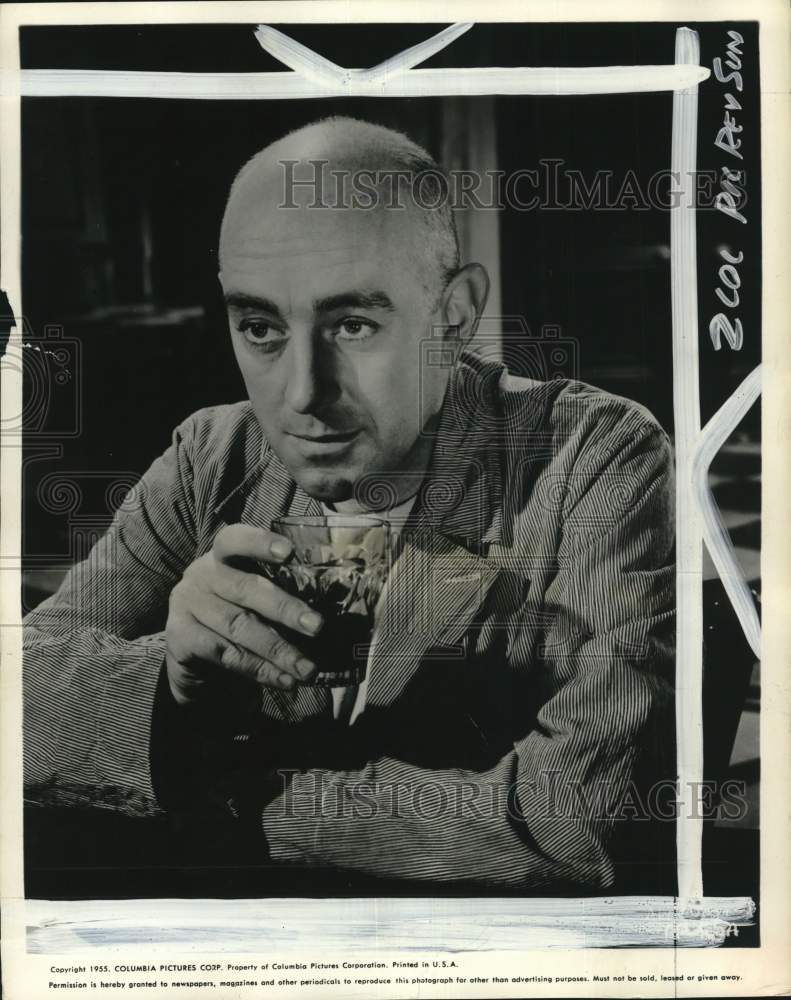 1955 Press Photo Actor Alec Guinness in &quot;The Prisoner&quot; - pio28640- Historic Images