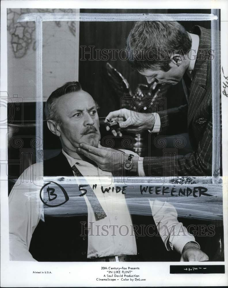 1967 Press Photo Actors Lee J. Cobb & James Coburn star in "In Like Flint" - Historic Images