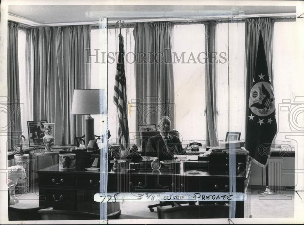 1968 Press Photo Ambassador to London David K. E. Bruce in his office - Historic Images