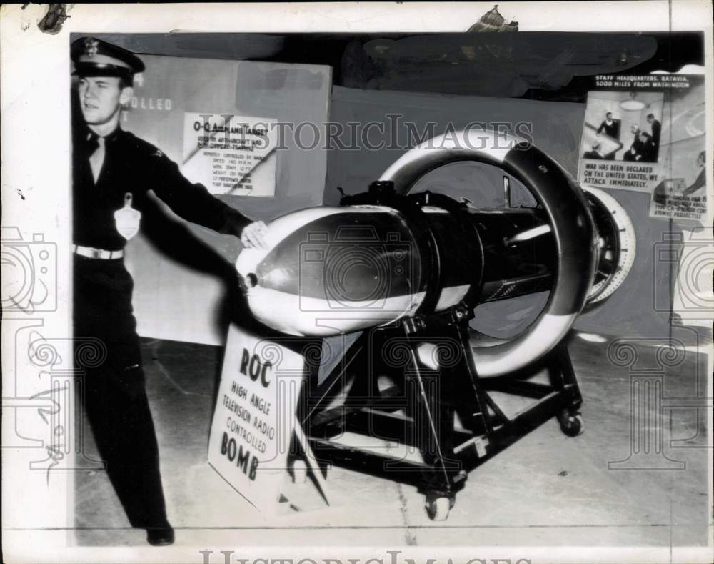 1945 Press Photo U.S. Army Air Force Bomb Unveiled at A.A.F. Fair in Dayton Ohio- Historic Images