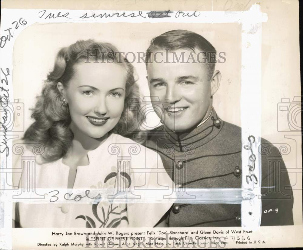 1947 Press Photo Actors Tanis Chandler &amp; Glenn Davis in &quot;Spirit of West Point&quot; - Historic Images