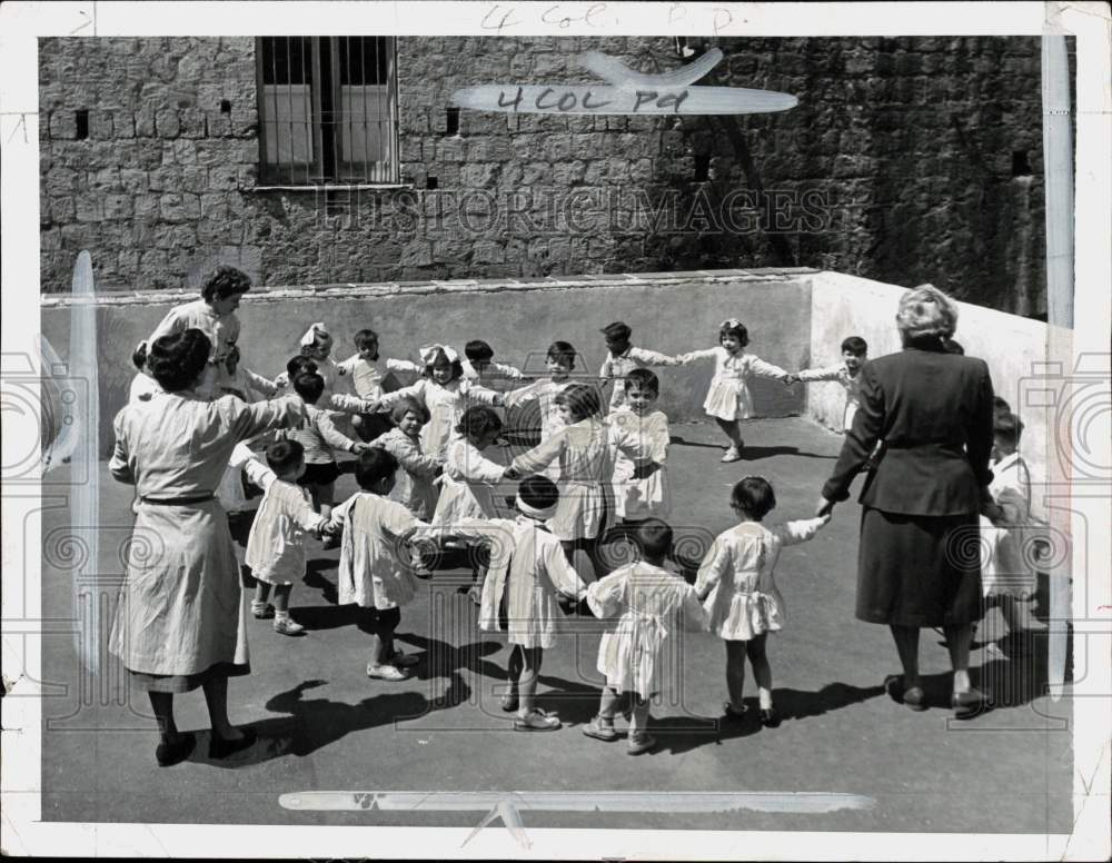 1953 Press Photo Granili Children Play at Casa Mia, Italy - pio37621- Historic Images