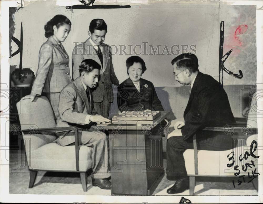 1957 Press Photo Japanese Royal Family Play Shogi at Imperial Palace - pio37651- Historic Images