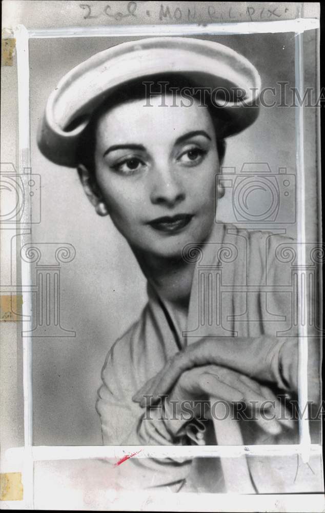 1951 Press Photo Woman models Pierre Balmain&#39;s hat - pio38806 - Historic Images