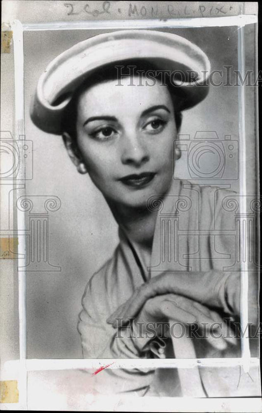1951 Press Photo Woman models Pierre Balmain's hat - pio38806 - Historic Images