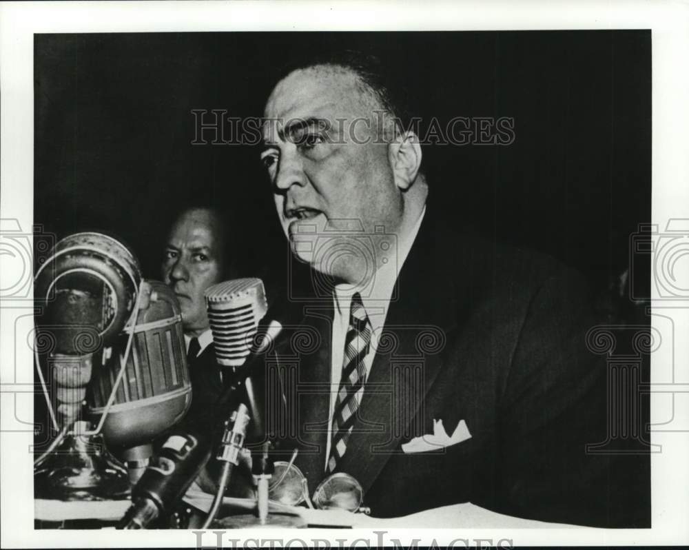 1982 Press Photo FBI Director J. Edgar Hoover at a press conference - pip01011 - Historic Images