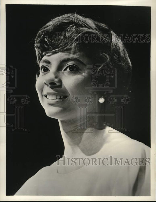 1961 Singer Leslie Uggams on 