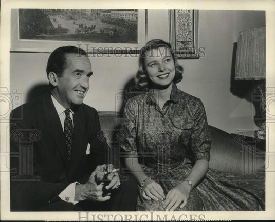 1957 Press Photo Edward R. Murrow, Marilyn Van Derbur on 