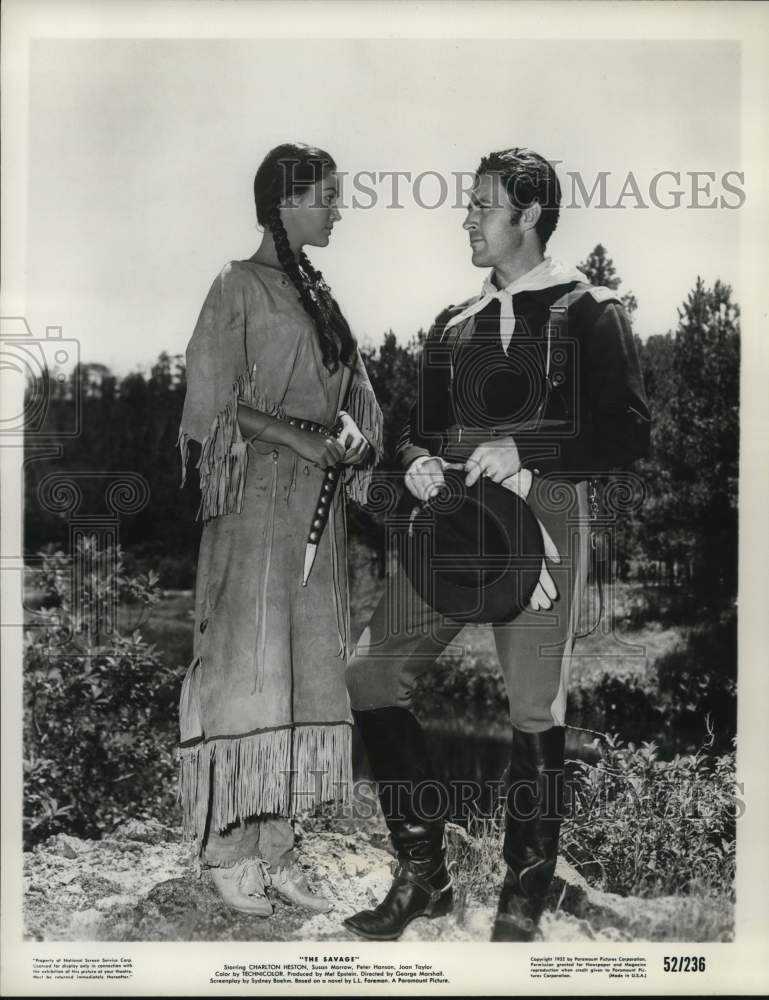 1953 Press Photo Actors Joan Taylor &amp; Peter Hanson star in &quot;The Savage&quot;- Historic Images