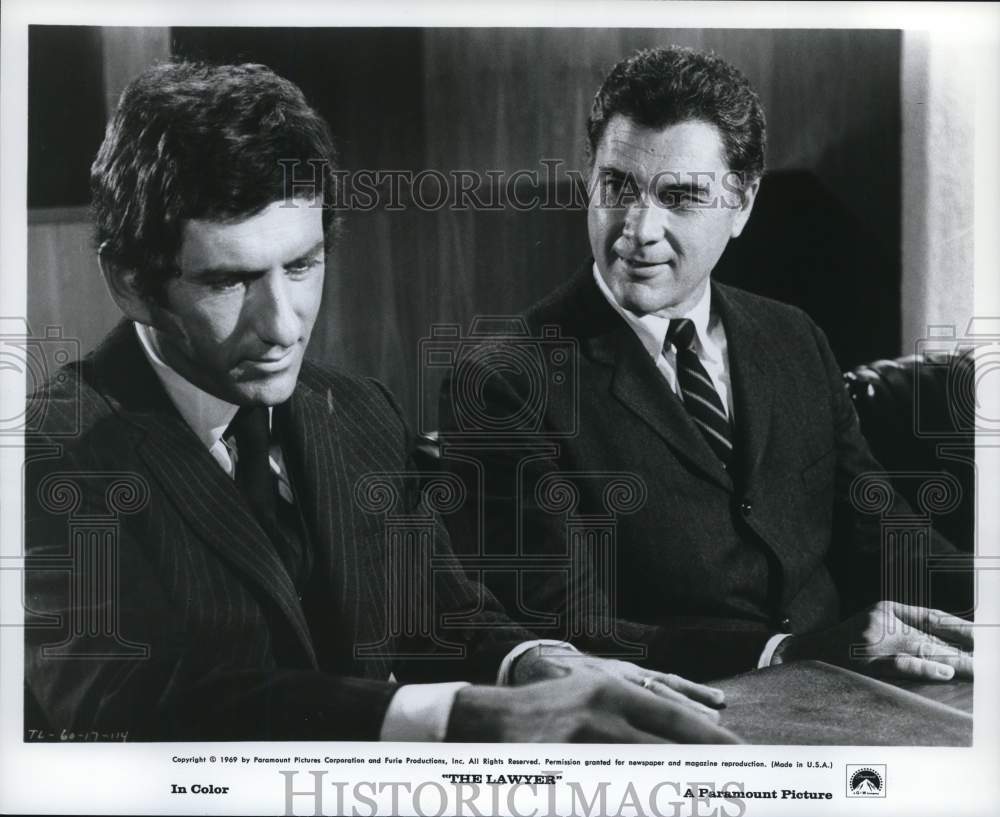 1969 Press Photo Robert Colbert and Barry Newman in a scene from &quot;The Lawyer.&quot;- Historic Images