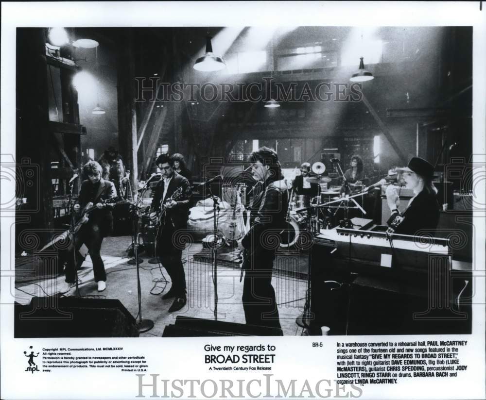 1985 Press Photo A scene from the fantasy &quot;Give My Regards to Broad Street.&quot;- Historic Images