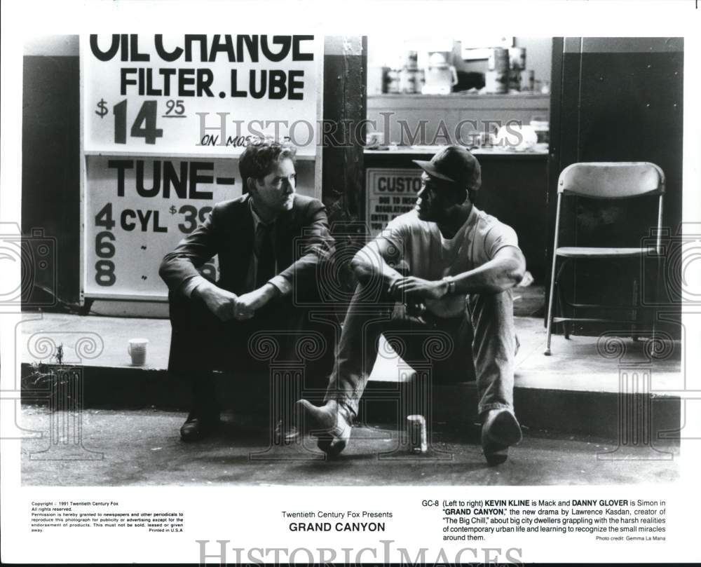 1991 Press Photo Actors Kevin Kline, Danny Glover in &quot;Grand Canyon&quot; - pip23626 - Historic Images