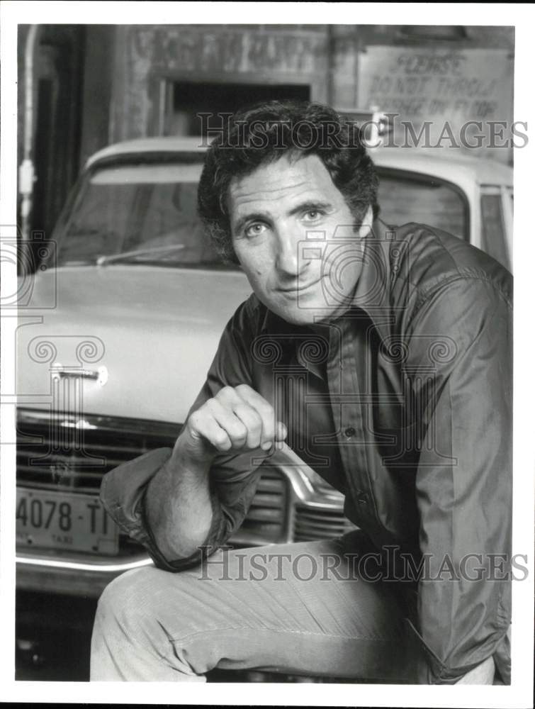 1981 Press Photo Actor Judd Hirsch on "Taxi" ABC Series - pip27733 - Historic Images