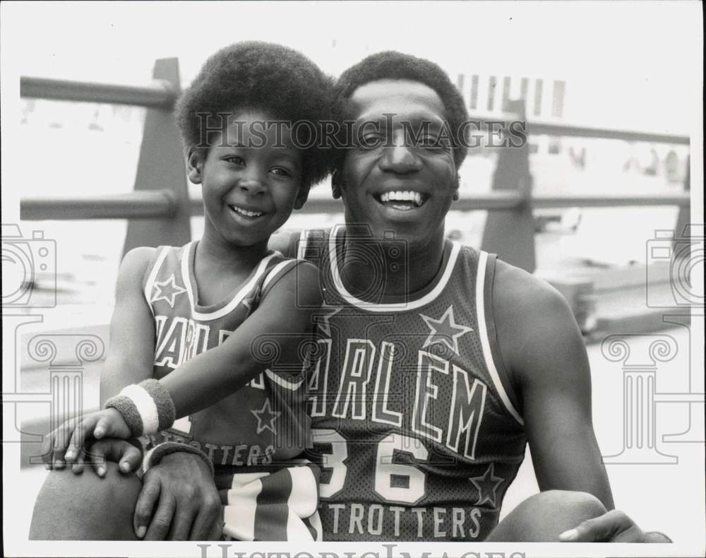 1974 Press Photo Rodney Rippy, Meadowlark Lemon in &quot;The Harlem Globetrotters&quot; - Historic Images