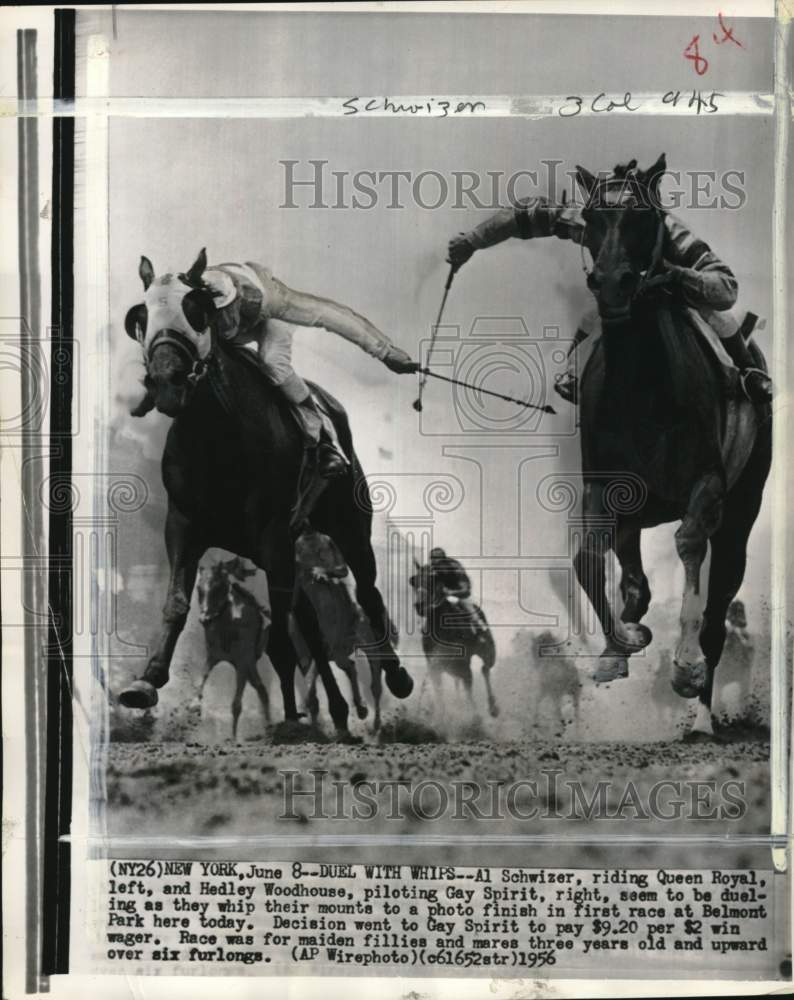 1956 Press Photo Jockeys Al Schwizer and Hedley Woodhouse duel at Belmont Park - Historic Images