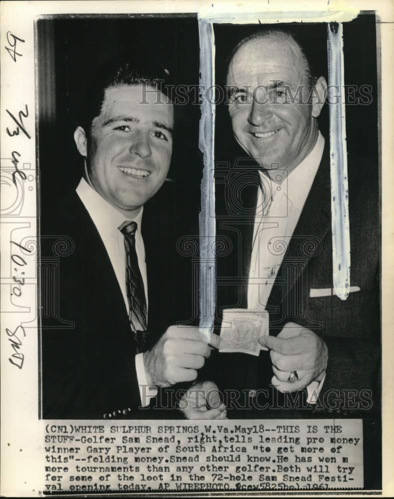 1967 Press Photo Golfers Sam Snead and Gary Player in West Virginia - pis00127- Historic Images